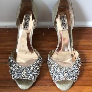 GORGEOUS & COMFORTABLE